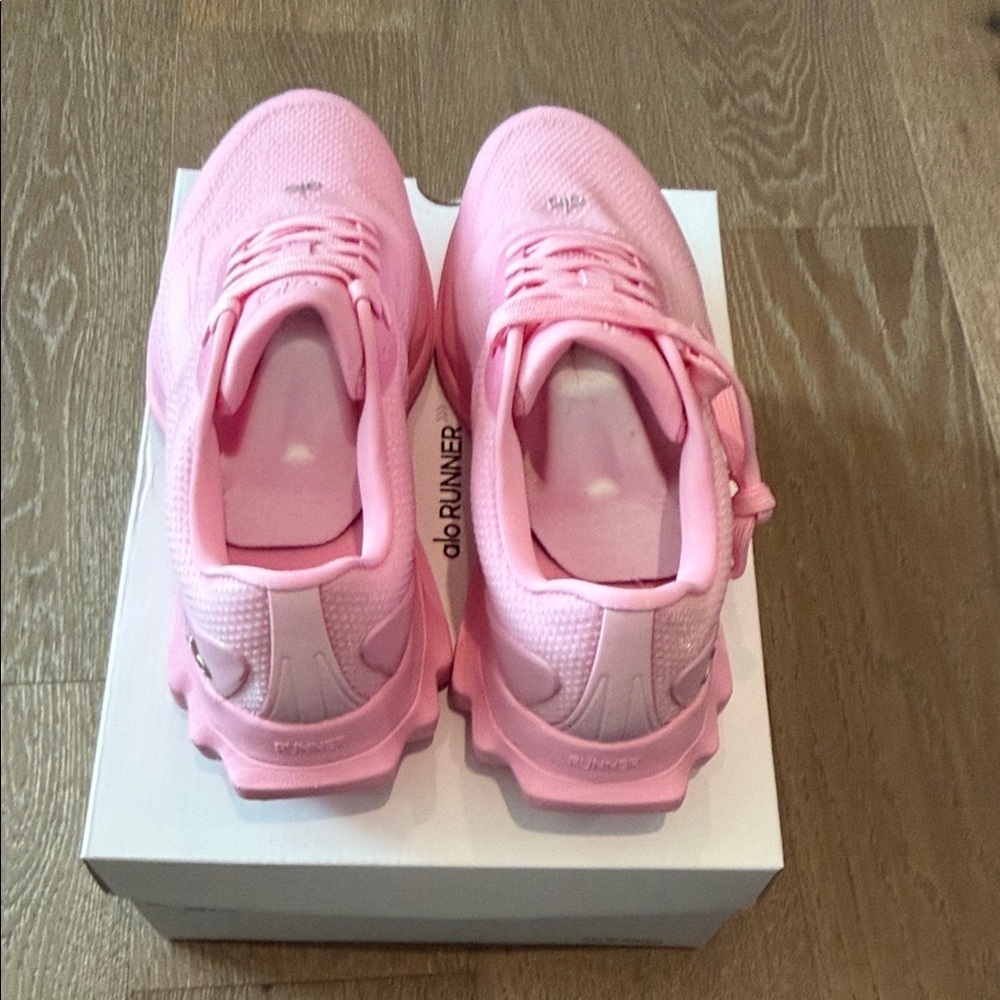 ALO Yoga Women’s- Alo Runner - Sweet Pink Size 10 - Picture 7 of 9